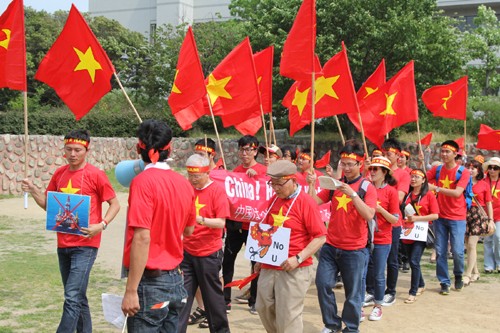 Người Việt Nam tại Nhật Bản tuần hành phản đối Trung Quốc - ảnh 3